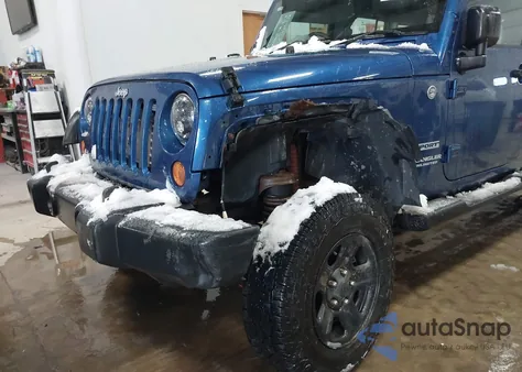 2010 Jeep Wrangler Unlimited Sport Rhd z USA, uszkodzony, nr VIN 1J4BZ3H14AL153083